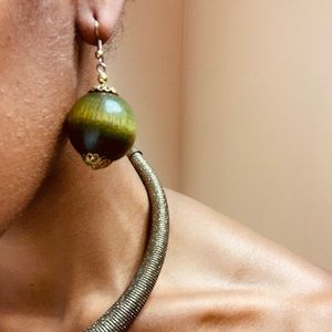 Emerald wooden earrings